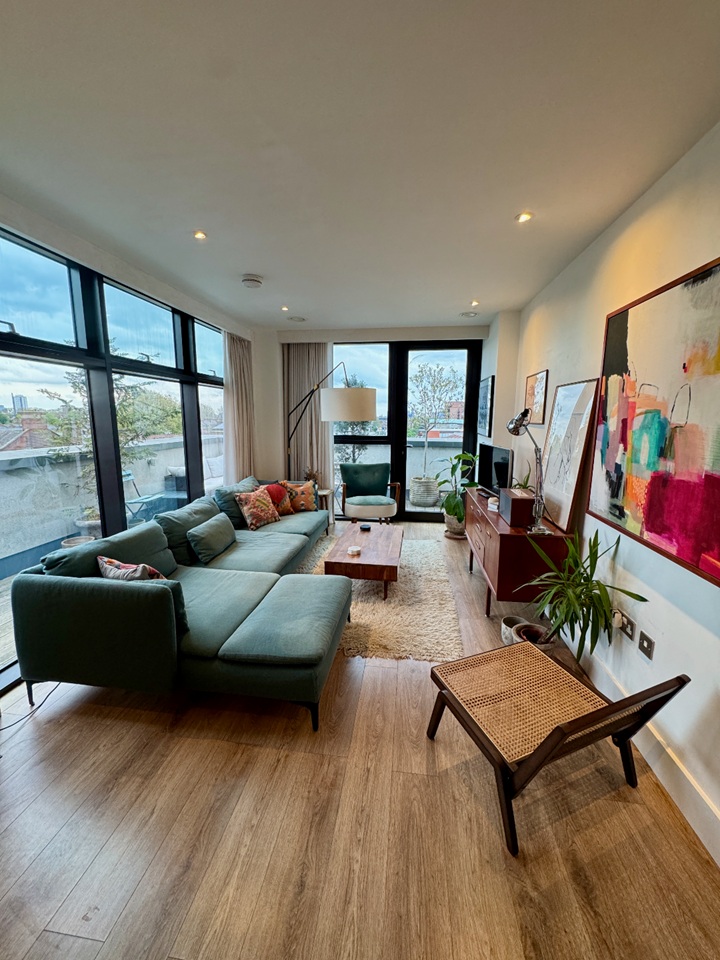 2 Bed Flat, Kingsland High Street, E8 photo 2