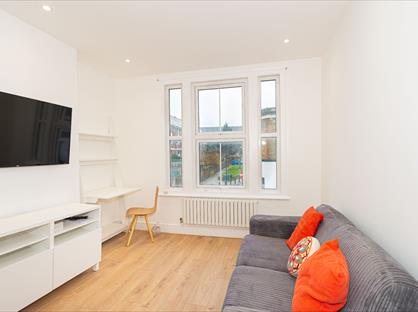 2 Bed Flat, Landor Road, SW9