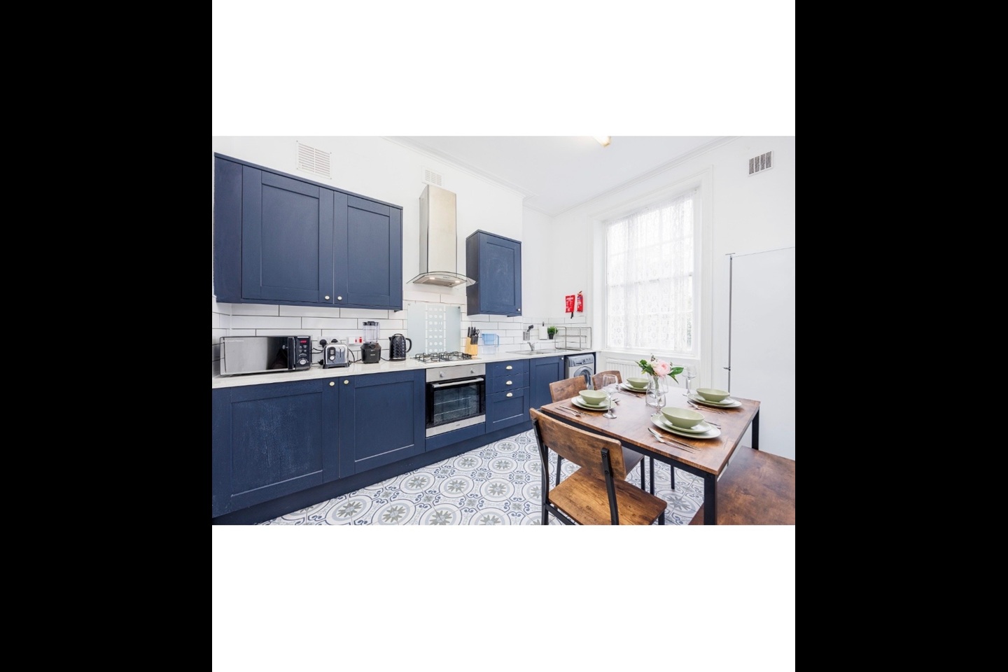 2 Bed Flat, Swinton St, WC1X photo 3