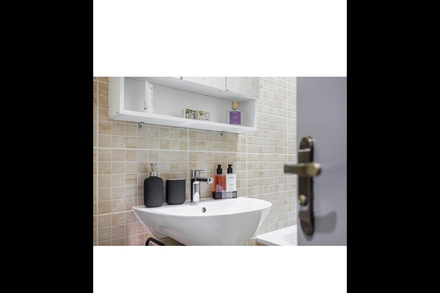 2 Bed Flat, Swinton St, WC1X photo 4