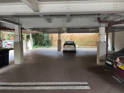 2 Bed Flat, The Florins, B72