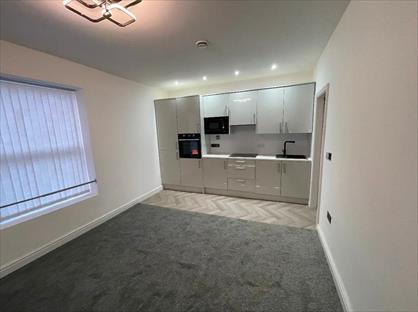 1 Bed Flat, Higher Hillgate, SK1