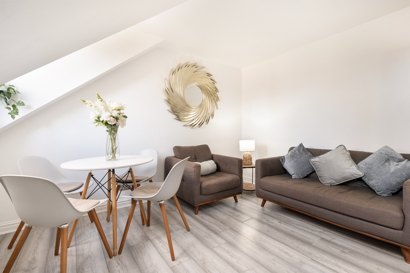 2 Bed Flat, Rhema Court, RG1, N1 7GU