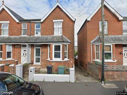 3 Bed Semi-Detached House, Tennyson Road, PO31