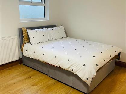 Room in a Shared House, The Woodlands, TW7