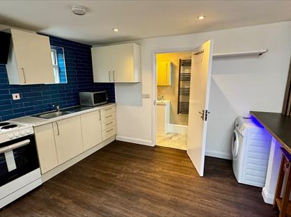 4 Bed Bungalow, High Road, N12