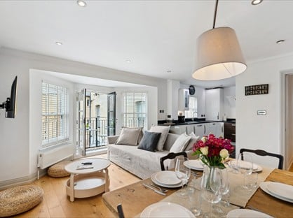 2 Bed Flat, Eaton Gardens, BN3