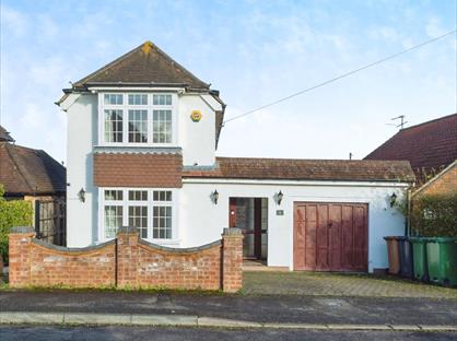 3 Bed Detached House, Bryanstone Avenue, GU2