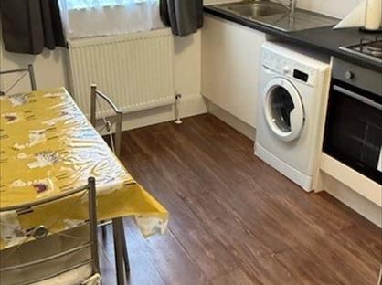 1 Bed Flat, High Street North, LU6