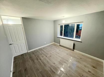 1 Bed Flat, High Street, WD6