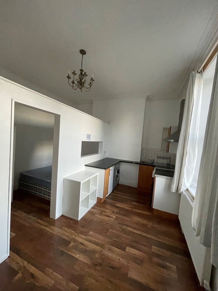 Studio Flat, Priory Road, S7