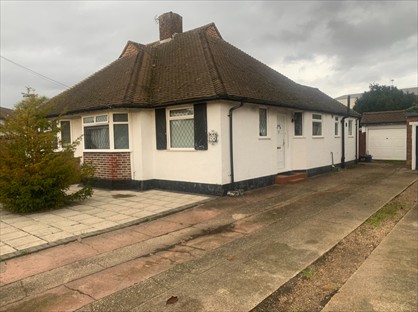 3 Bed Bungalow, Woodlawn Crescent, TW2