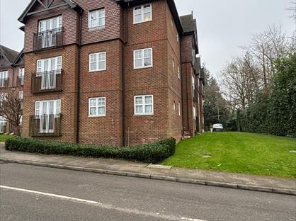 2 bed flat/apartment for rent in 2 Bed Flat, Newbury Rd, RH10