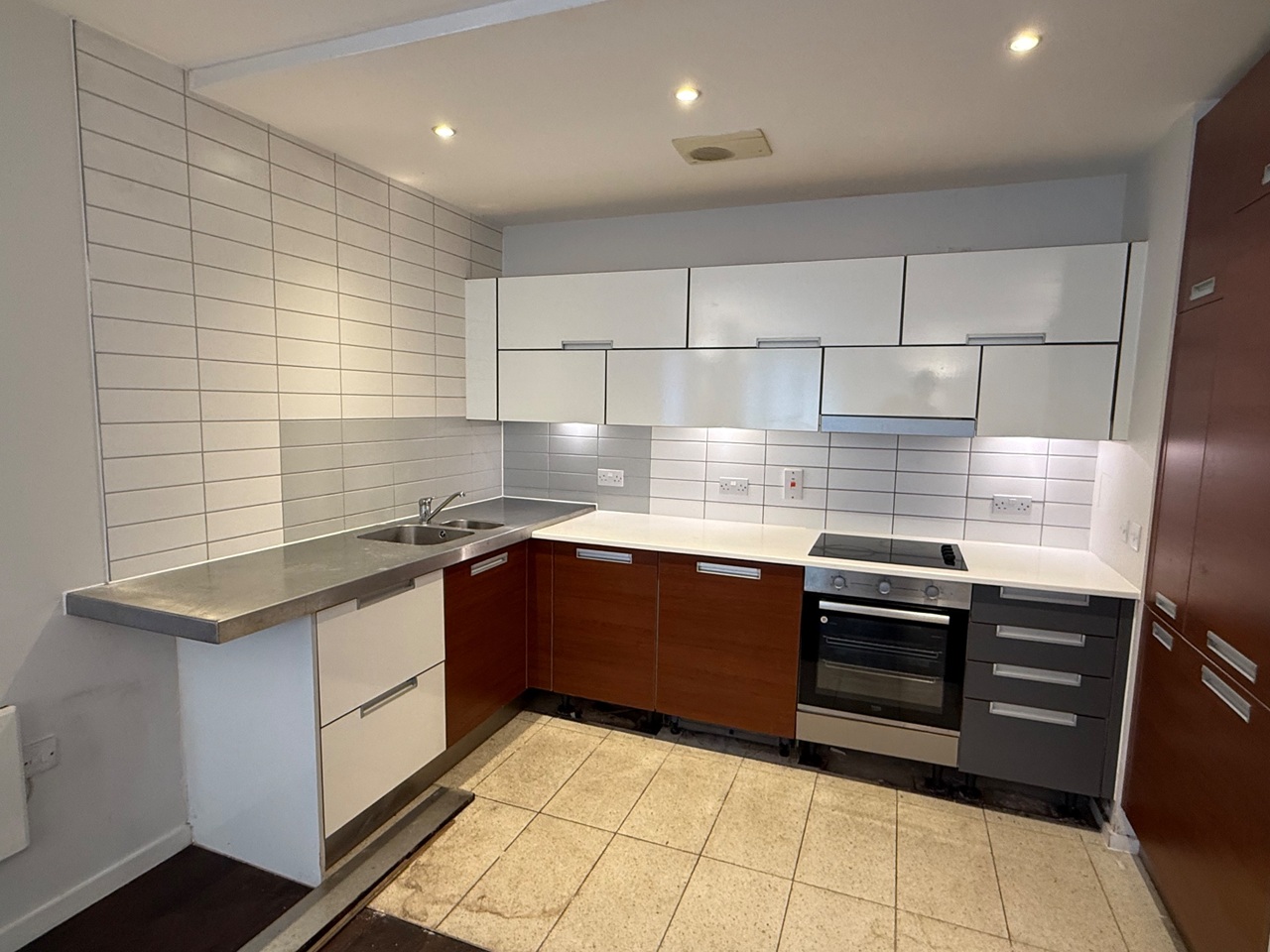 Additional image 4 of 2 Bed Flat, City Road East, M15, N1 7GU