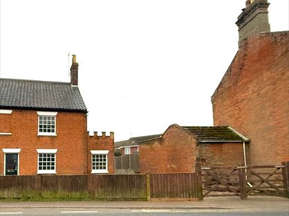 4 Bed Semi-Detached House, High Street, NR34