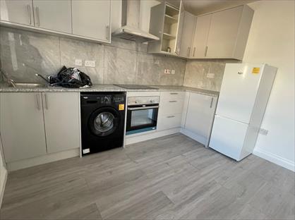 1 Bed Flat, High Street, TW3