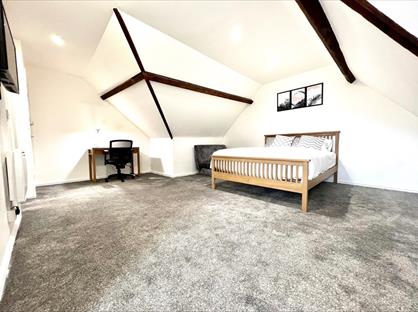 Studio Flat, Uxbridge Road, W3