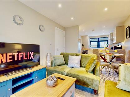 2 Bed Flat, Waterfront Way, ME4