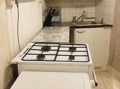 Studio Flat, Darris Close, UB4