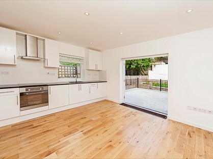 1 Bed Flat, Loftus Road, W12