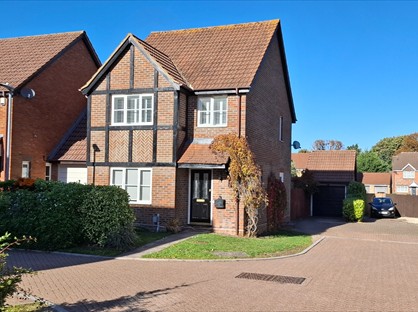 3 Bed Detached House, Peacock Walk, WD5