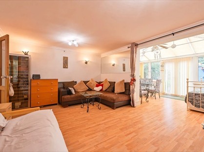 3 Bed Terraced House, Sark Walk, E16