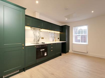 1 Bed Flat, White Lion Court, ST4