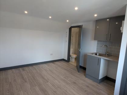 Studio Flat, Tewson Road, SE18