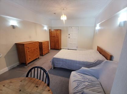Room in a Shared House, Mortlake Road, TW9