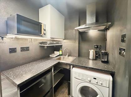 Studio Flat, Banstead Road South, SM2