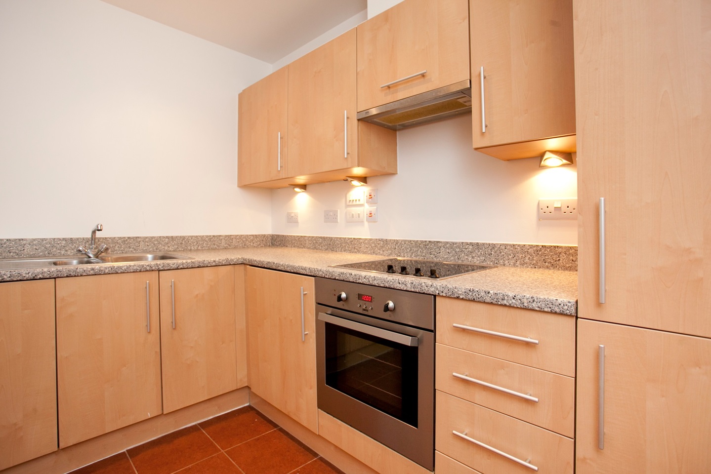 2 Bed Flat, Queens Road, NG2 photo 3