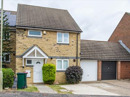 3 Bed Semi-Detached House, Watson Close, RH10