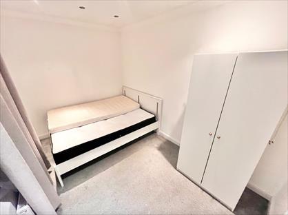 Room in a Shared House, Rosebank Road, E17