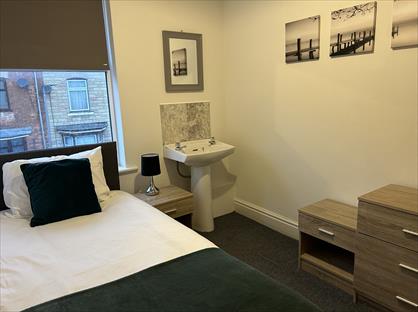 Bedsit, Market Street, S80