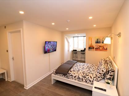 Studio Flat, Hanworth Road, TW3