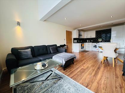 2 Bed Flat, Richardshaw Lane, LS28