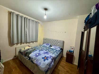 Room in a Shared House, Wood Lane, RM8