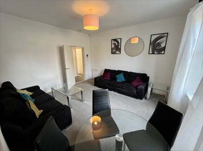 3 Bed Flat, Morgan Place, DD4