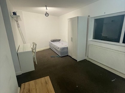Studio Flat, Weatherfield House, BL4