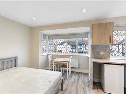 1 Bed Flat, Cardington Square, TW4