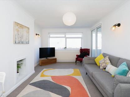 2 Bed Flat, Rosslyn Court, BN43