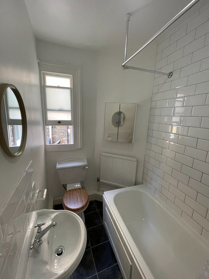 2 Bed Flat, Stockwell, SW9 photo 3