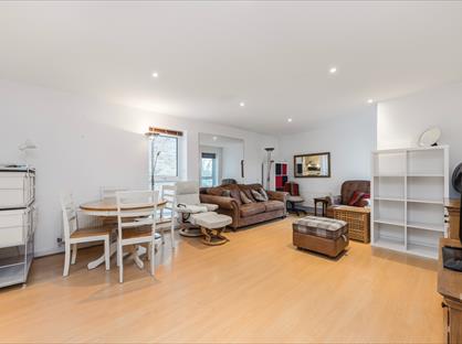 2 Bed Flat, Meadowcourt Road, SE3