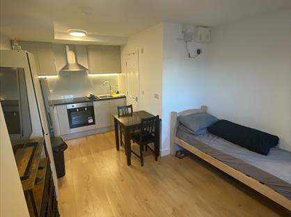 Studio Flat, Edgware Road, NW2