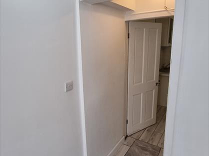 Studio Flat, Bristow Road, TW3