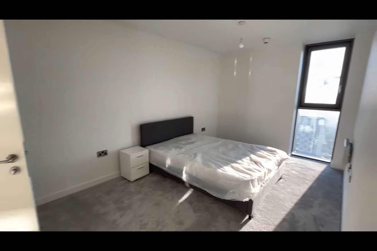 Manchester - 2 Bed Flat, Oxygen Tower, M1 - To Rent Now for £1,700.00 p/m