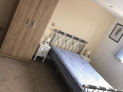 Room in a Shared Flat, Shaw Heath, SK2