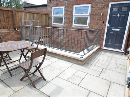 2 Bed Flat, High Road, N2