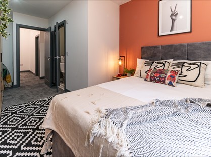 Room in a Shared House, Ashton Road, SK14