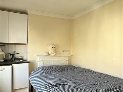 Studio Flat, Mercia Grove, SE13